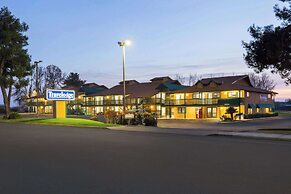 Travelodge by Wyndham Lemoore Near Naval Air Station