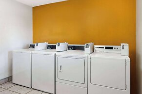 Travelodge by Wyndham Lemoore Near Naval Air Station