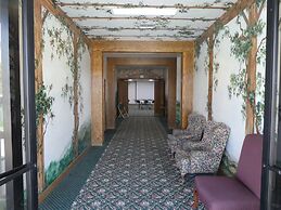 Travelodge by Wyndham Lemoore Near Naval Air Station