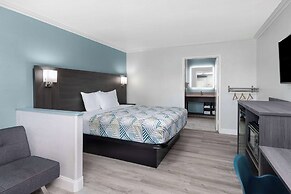 Travelodge by Wyndham Lemoore Near Naval Air Station