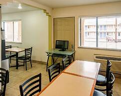 Econo Lodge East