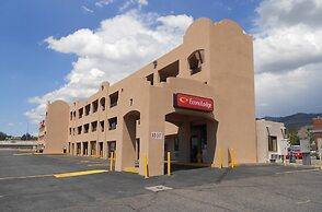 Econo Lodge East