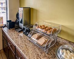 Econo Lodge East