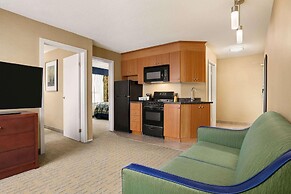 Travelodge by Wyndham Oshawa Whitby