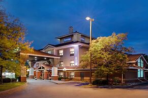 Travelodge by Wyndham Oshawa Whitby