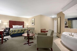 Travelodge by Wyndham Oshawa Whitby