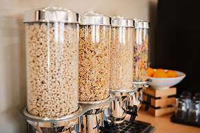 Travelodge Suites by Wyndham Regina / Eastgate Bay