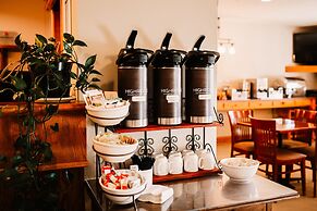 Travelodge Suites by Wyndham Regina / Eastgate Bay