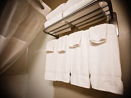 Travelodge Suites by Wyndham Regina / Eastgate Bay