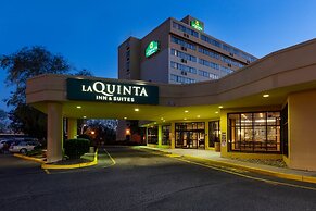 La Quinta Inn & Suites by Wyndham Secaucus Meadowlands