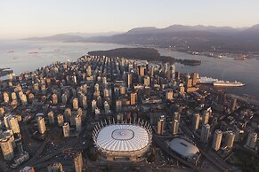 Holiday Inn & Suites Vancouver Downtown by IHG