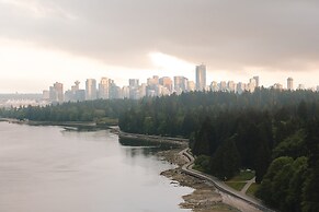 Holiday Inn & Suites Vancouver Downtown by IHG