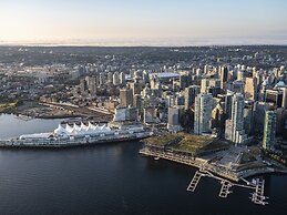 Holiday Inn & Suites Vancouver Downtown by IHG