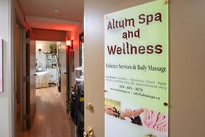 Holiday Inn & Suites Vancouver Downtown by IHG