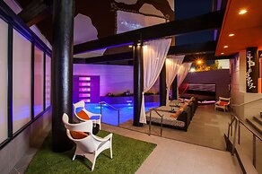 Hotel Derek