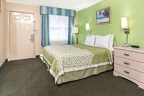 Days Inn by Wyndham Bradenton I-75