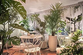 Posy Hotel by Happyculture