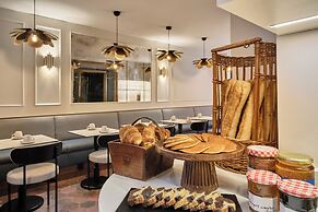 Posy Hotel by Happyculture
