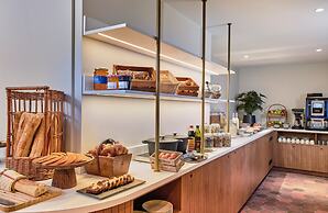 Posy Hotel by Happyculture