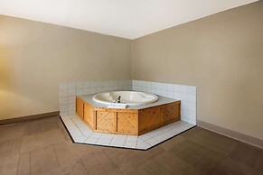 Econo Lodge Duluth near Miller Hill Mall