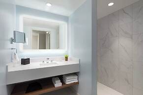 Courtyard by Marriott Boston-Cambridge