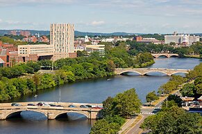 Courtyard by Marriott Boston-Cambridge