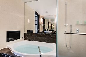Royal Savoy Hotel & Spa