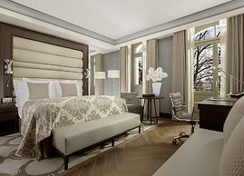 Royal Savoy Hotel & Spa
