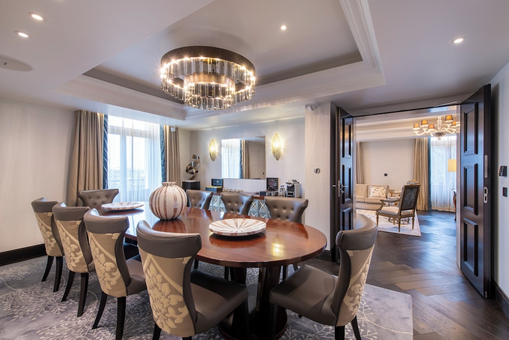 Royal Savoy Hotel & Spa