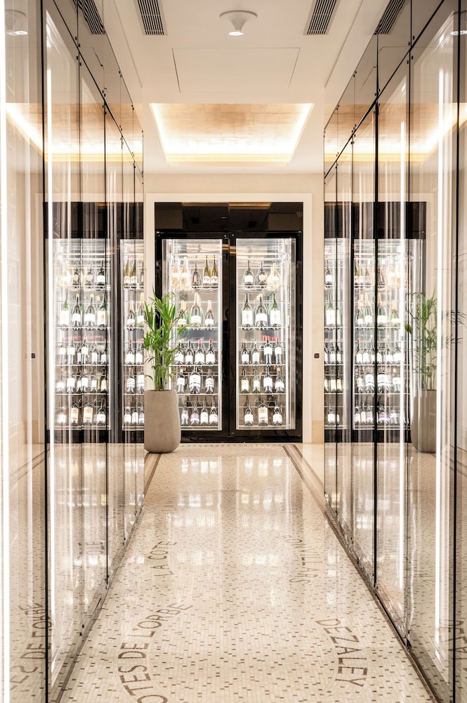 Royal Savoy Hotel & Spa