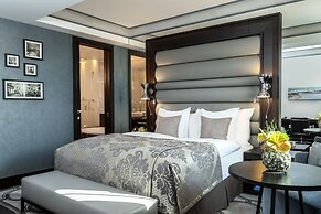 Royal Savoy Hotel & Spa