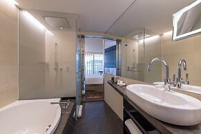 Royal Savoy Hotel & Spa