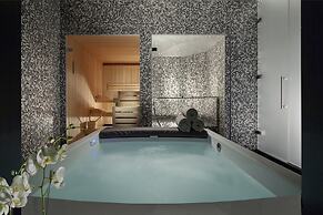 Royal Savoy Hotel & Spa
