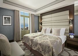 Royal Savoy Hotel & Spa