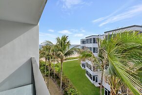 Tideline Palm Beach Ocean Resort and Spa