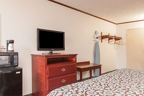 Schenectady Inn & Suites