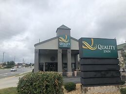 Quality Inn Calhoun North I-75
