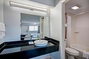 Motel 6 Columbus, OH - OSU North