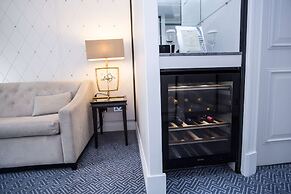 The Waldorf Hilton, London