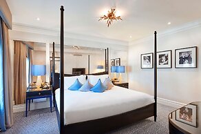 The Waldorf Hilton, London