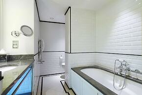 The Waldorf Hilton, London