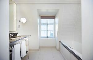 The Waldorf Hilton, London