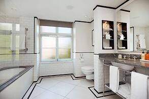 The Waldorf Hilton, London