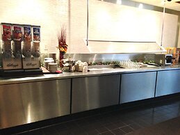 Holiday Inn & Suites Pittsfield-Berkshires by IHG