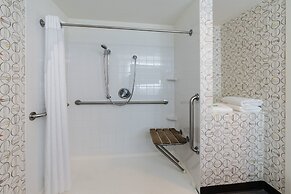 Holiday Inn & Suites Pittsfield-Berkshires by IHG