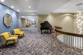 Holiday Inn & Suites Pittsfield-Berkshires by IHG