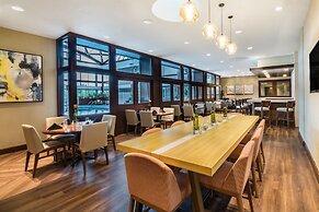 Holiday Inn & Suites Pittsfield-Berkshires by IHG