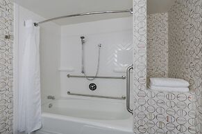 Holiday Inn & Suites Pittsfield-Berkshires by IHG