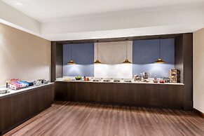 Holiday Inn & Suites Pittsfield-Berkshires by IHG