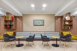 Holiday Inn & Suites Pittsfield-Berkshires by IHG